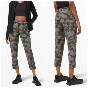 Lululemon Keep Moving Pant 7/8 High-Rise Heritage 365 Camo Dusky Lavender Multi